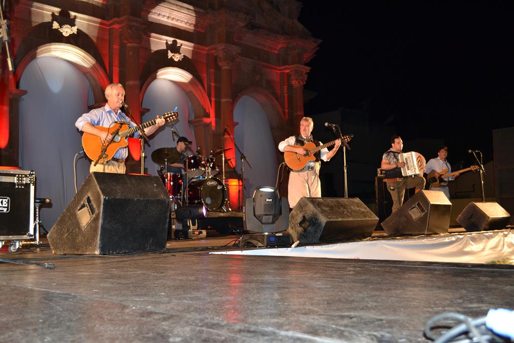 Grupo Alma de Galpão interpreta sucessos da música gaúcha